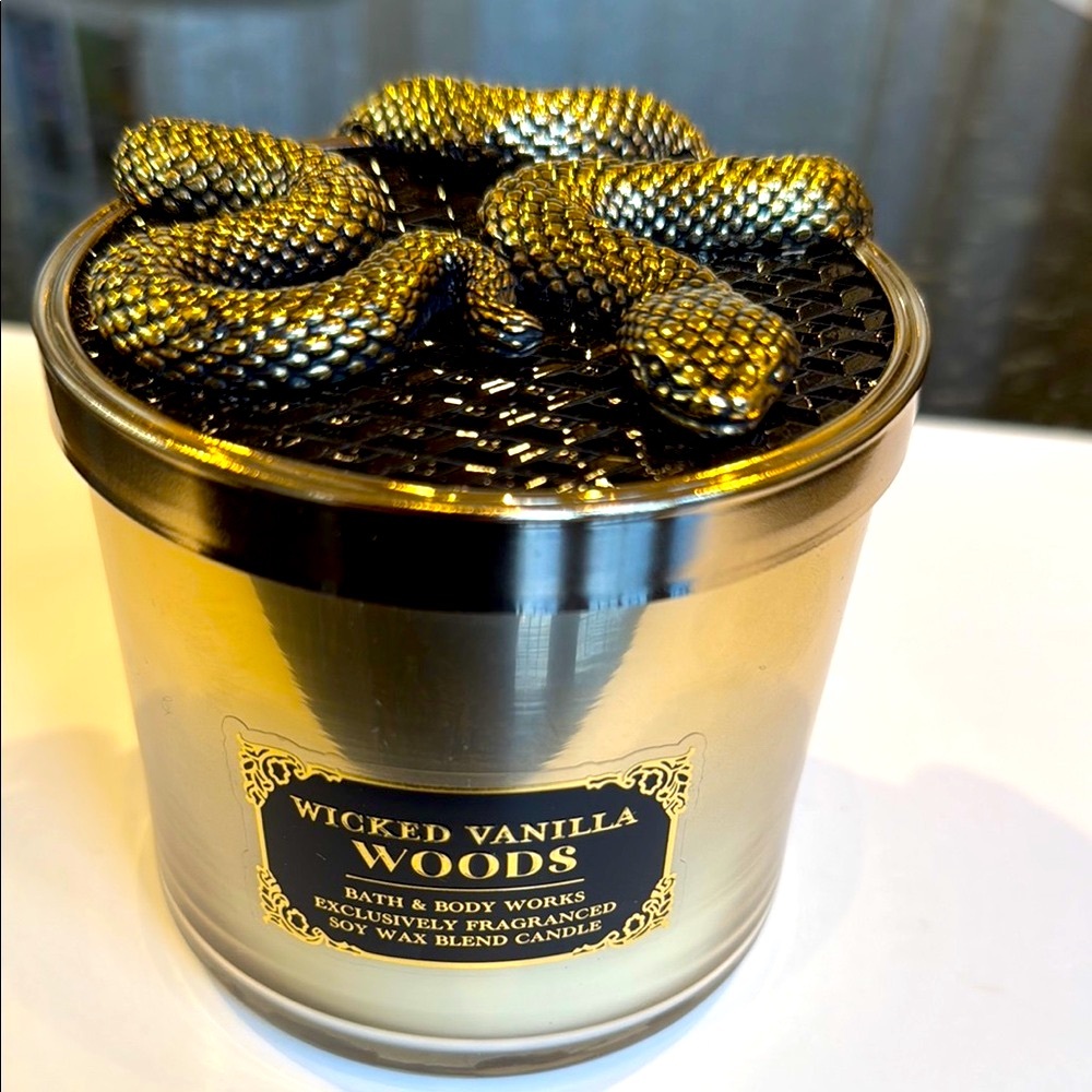 🔥BLOWOUT DEAL🔥COLLECTIBLE BBW 3-WICK CANDLE IN WICKED VANILLA WOODS NWT GORGEOUS